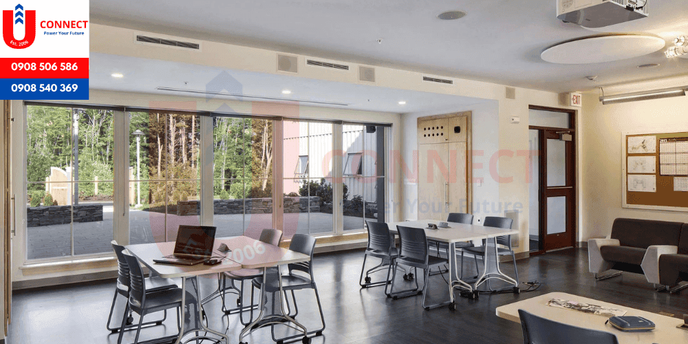 trung học Lincoln Academy, bang Maine, Mỹ